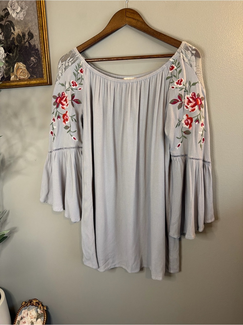 Altar’d State Embroidered Floral Bell Sleeve Peasant Blouse Gray Size Small - Picture 3 of 8